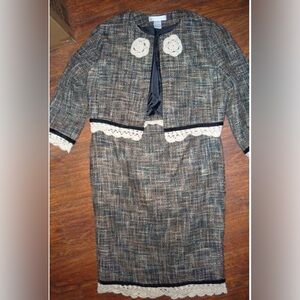 Newport News 2 pc. Brown/Black Tweed suit Ladies size 10